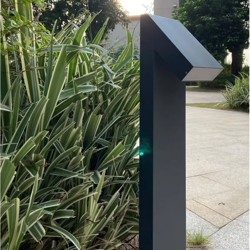โคมไฟตกแต่งภูมิทัศน์แบบหล่อขึ้ - Outdoor Lighting Brass บทวิจารณ์และราคา
